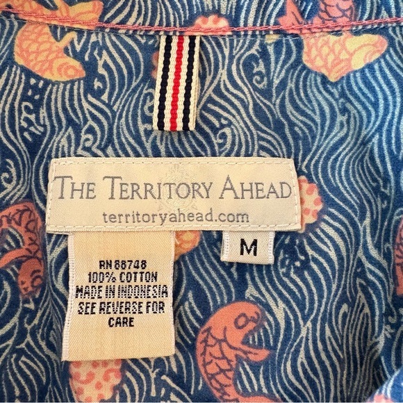 The Territory Ahead Men's Med casual camp button down Koi shirt. 100% Cotton EUC - Picture 7 of 7